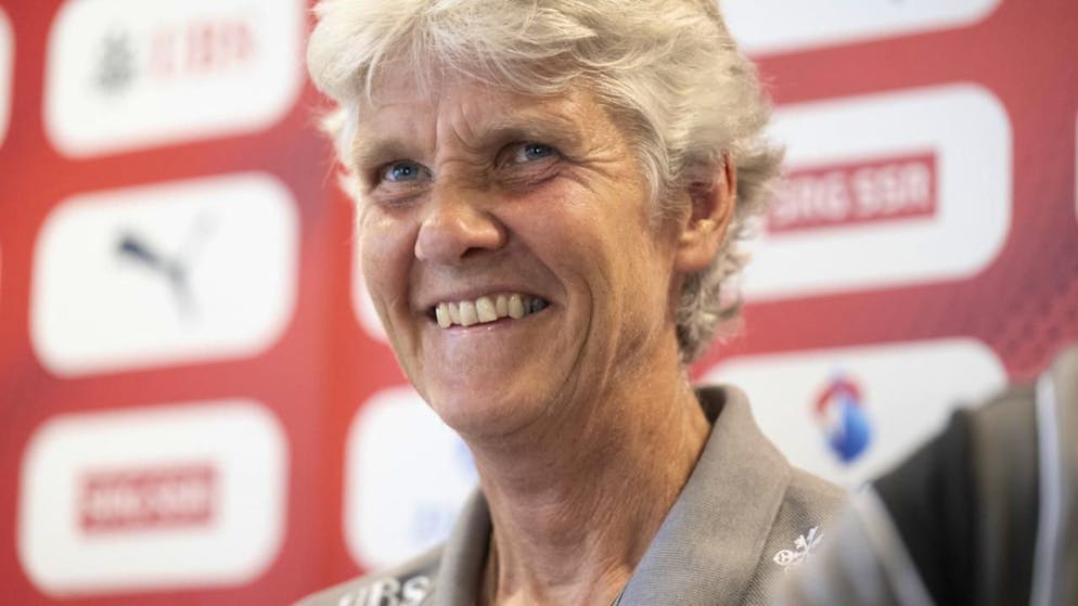 Pia Sundhage found a smile football: euro dames: switzerland faces football: euro dames: switzerland faces new